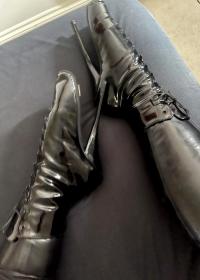 Latex And Ballet Boots ?