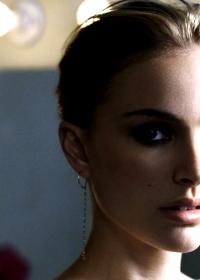 This Picture Of Natalie Portman Is Such A High Resolution, If You Zoom In On Het Forehead You Can Even See Things You Wouldn’t Be Able To See With Your Naked Eye.